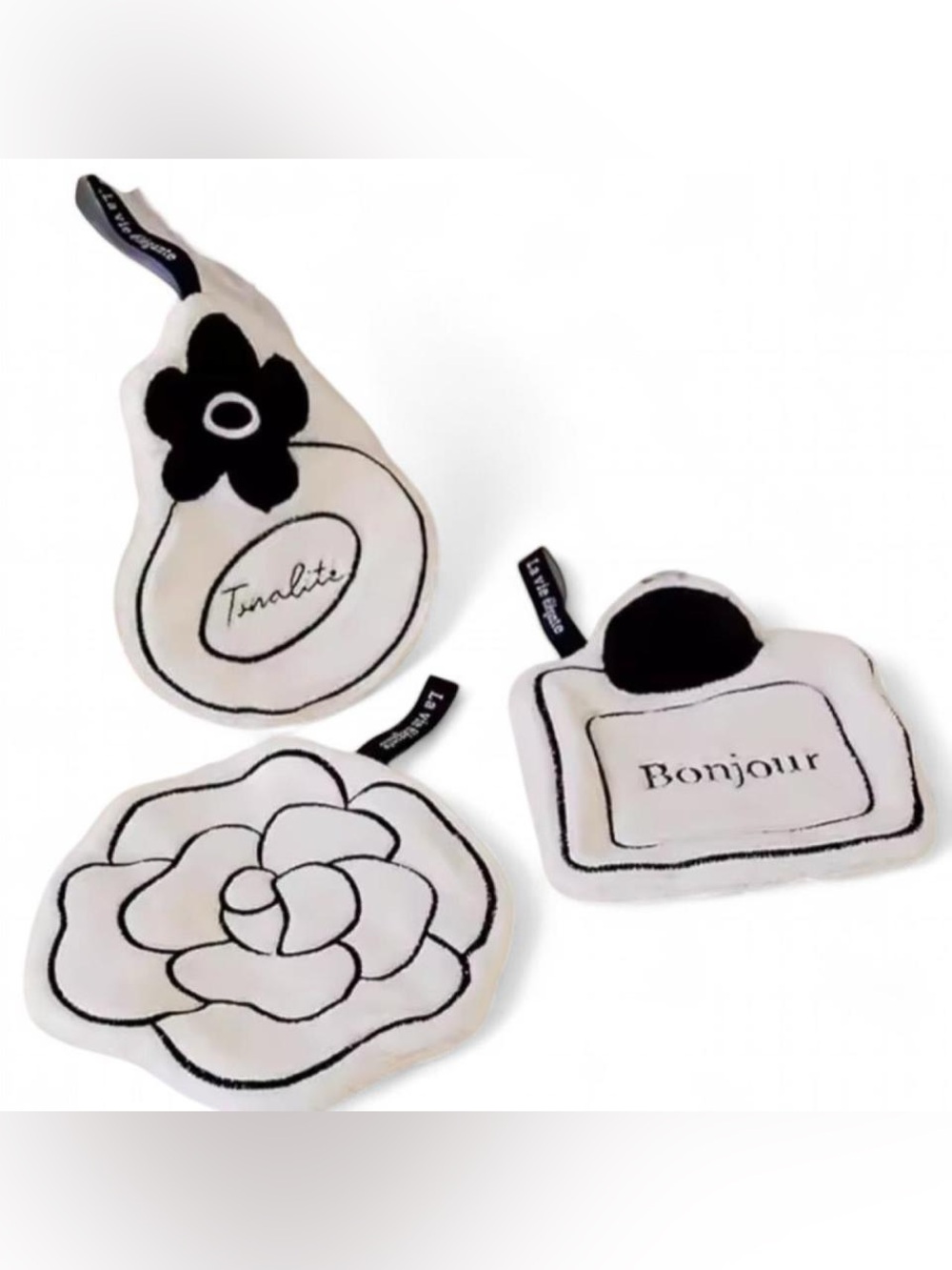 NWT French Camellia Decorative Towel Set